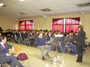 Alumnos del COM dialogan con autoridad del Ministerio de Educación