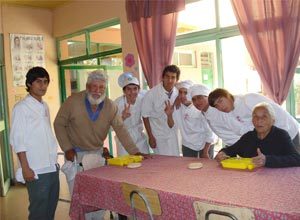 Alumnos de la presencia de Copiapó comparten con abuelos del Hogar de Cristo