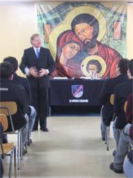 Profesor Mario Banderas visitó Liceo San José de Punta Arenas