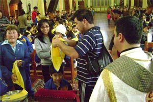 Setenta y cinco niños de Infancia Misionera Salesiana de Iquique recibieron su pañolín