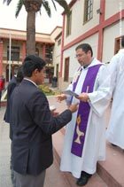 Colegio de La Serena: bendición y entrega de los textos de catequesis