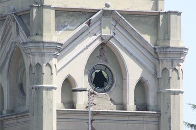 Daños estructurales en el templo de la parroquia María Auxiliadora