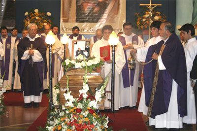 “El P. Ángel estará feliz de sentarse a la mesa celestial”