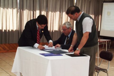 Linares – Firma de Convenio con la UDEC y la Junta de Vigilancia Río Ancoa