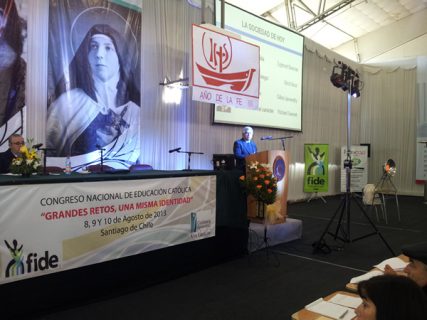Rector Baeza expuso en Congreso de Educación Católica