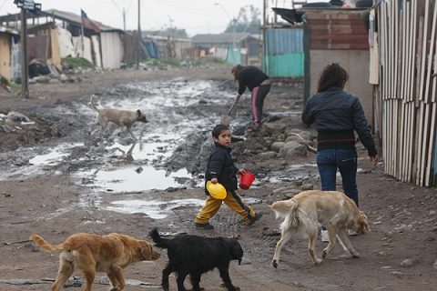 Población El Castillo: ejemplo de abandono y exclusión social de Chile en el mundo