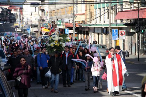 Procesión María Auxiliadora en La Serena, Valparaíso, Talca y Valdivia