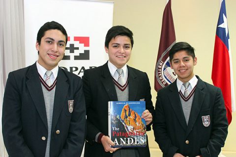 Presentada versión en inglés del libro “Andes Patagónicos” del P. de Agostini