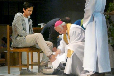 Alumnos del ISV protagonizaron el lavado de pies en Catedral de Valdivia