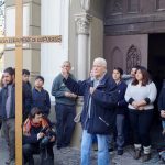 Sacerdote Puga y dirigentes estudiantiles realizaron liturgia en la puerta de la Gratitud Nacional