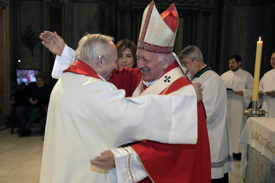 Por su entrega a la Iglesia y a los más necesitados P. Mario Borello y P. José López reciben Cruz del Apóstol Santiago