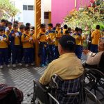 Infancia Misionera Salesiana regaló un grato momento a abuelitos de Iquique