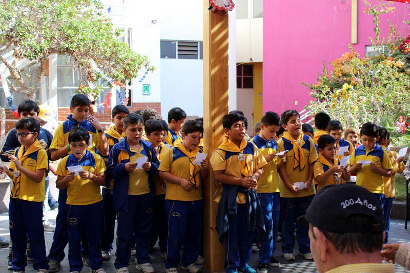 Infancia Misionera Salesiana regaló un grato momento a abuelitos de Iquique