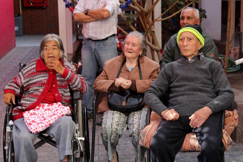 Infancia Misionera Salesiana regaló un grato momento a abuelitos de Iquique