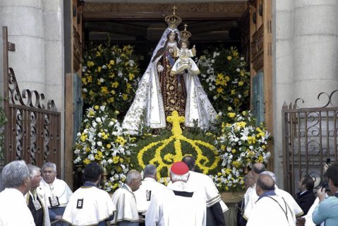 Con el lema “Protégenos bajo tu manto”, 10 mil personas celebraron la tradicional Procesión de la Virgen del Carmen