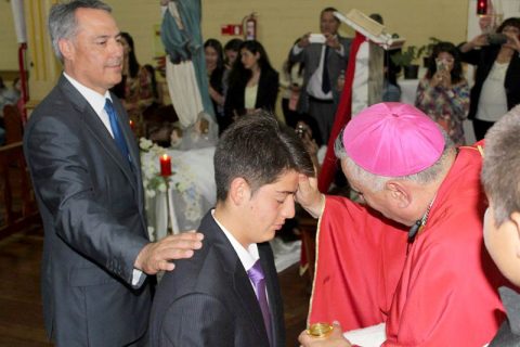 Más de 20 jóvenes recibieron el Sacramento de la Confirmación en el Santuario Sagrado Corazón de Jesús de Iquique