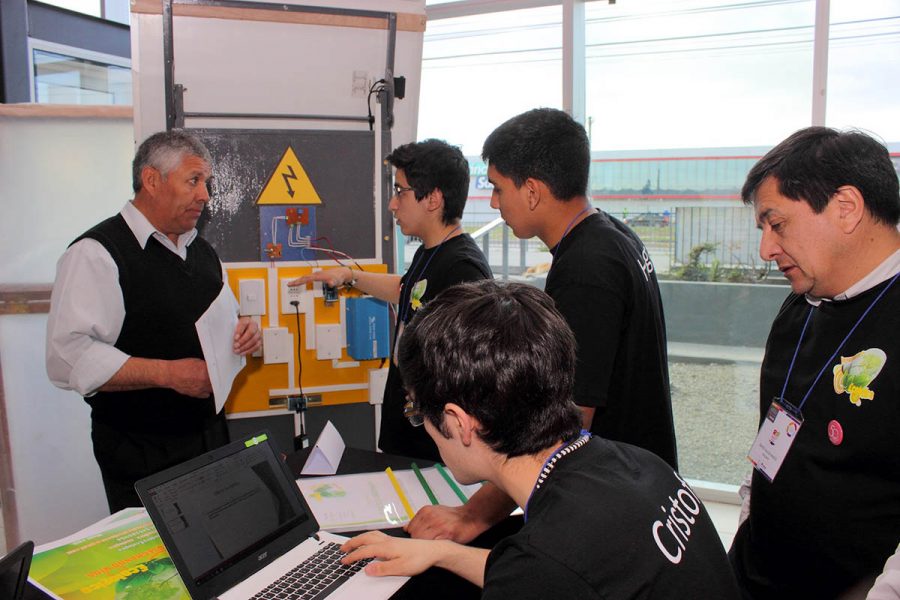 Alumnos del Instituto Don  Bosco de Punta Arenas representarán a su región en GO INNOVA 2016