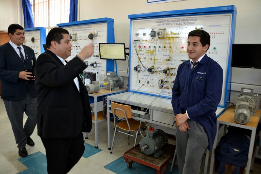 Salesianos Valparaíso inauguró equipamiento de vanguardia y homenajeó a impulsores de la educación TP