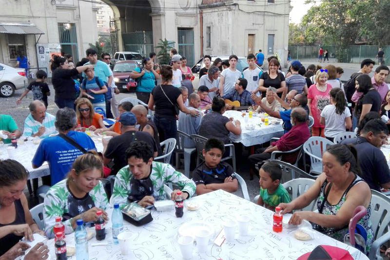 Obra Salesiana de la Cisterna entregó cena navideña a hermanos en situación de calle