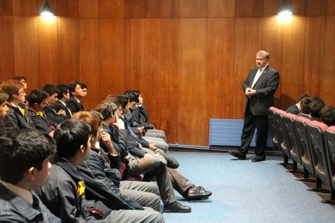 Estudiantes del Instituto Salesiano de Valdivia tuvieron charla de Astronomía