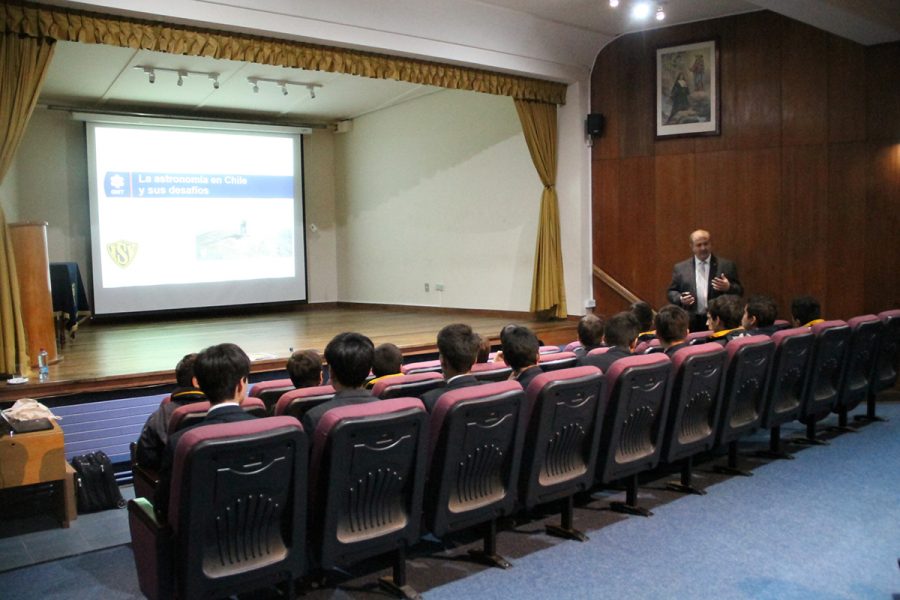 Estudiantes del Instituto Salesiano de Valdivia tuvieron charla de Astronomía