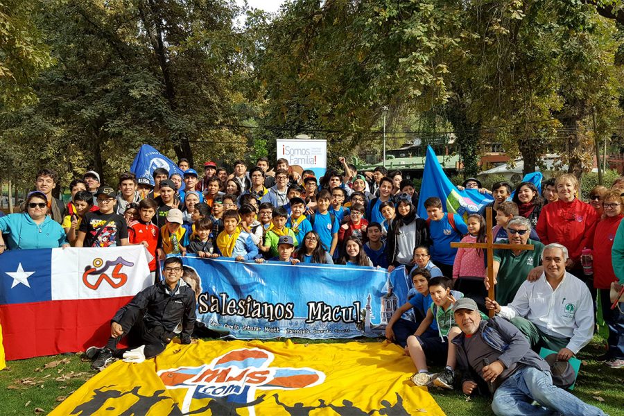 Liceo Salesiano de Macul ofreció a la Virgen su trabajo pastoral de este año