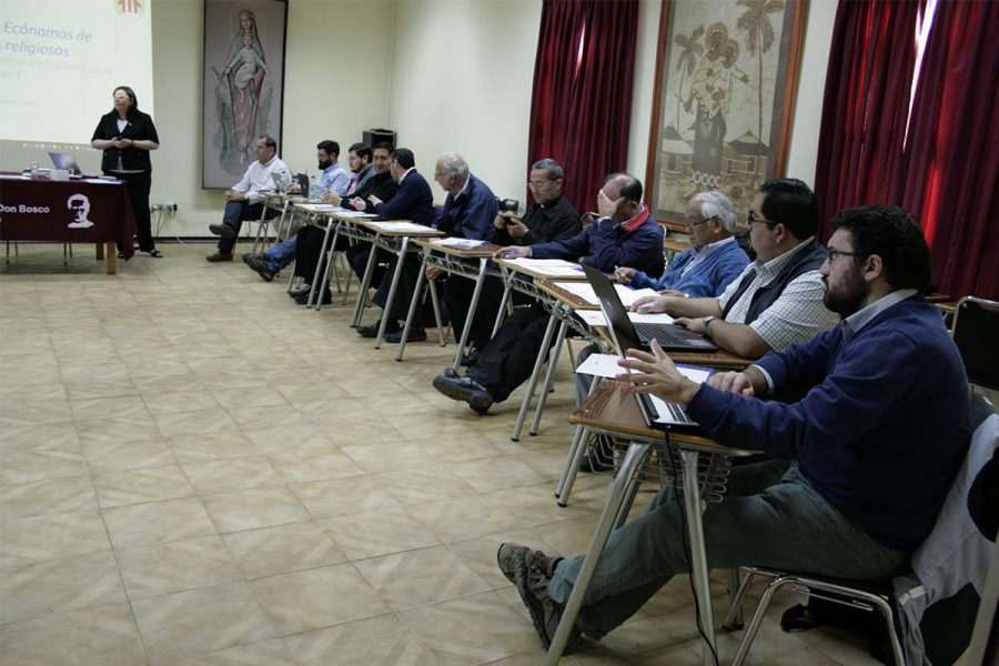 Ecónomos de comunidades religiosas salesianas reunidos en Casa Inspectorial