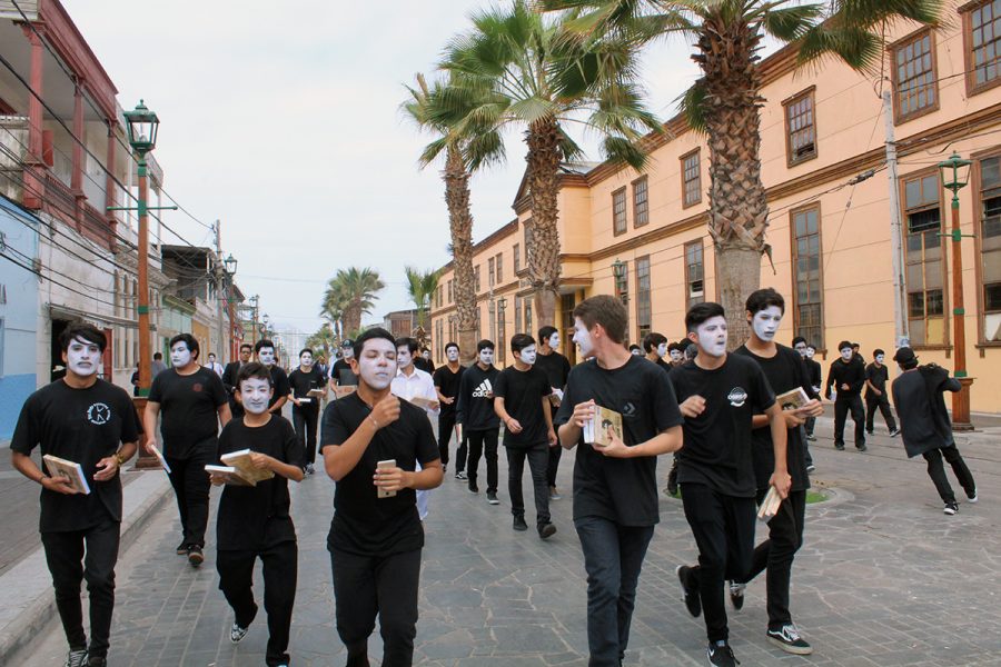 Semana “Día del Libro”: intervención urbana de jóvenes Salesianos en Iquique