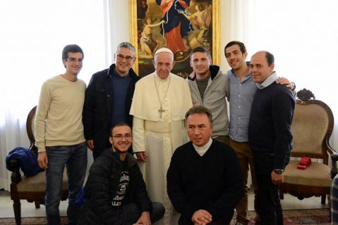 Un regalo agradecido: El Papa Francisco recibe a los novicios y prenovicios salesianos