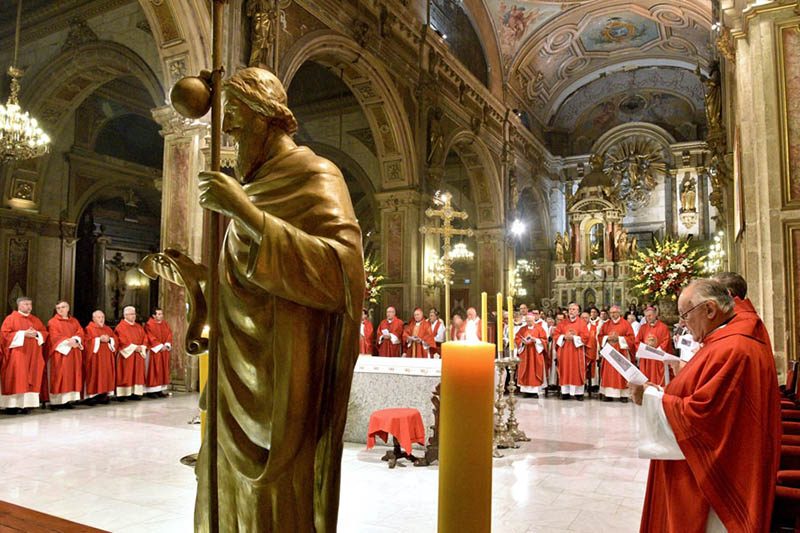 P. Hugo Strahsburger, César González y Sor Petronila Sepúlveda condecorados con la Cruz del Apóstol Santiago por su misión en medio de los jóvenes