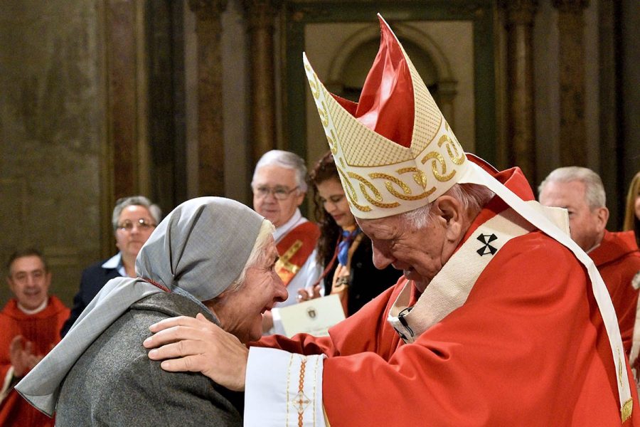 P. Hugo Strahsburger, César González y Sor Petronila Sepúlveda condecorados con la Cruz del Apóstol Santiago por su misión en medio de los jóvenes