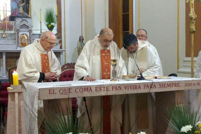 P. Mario Molina celebró 40 años de sacerdocio