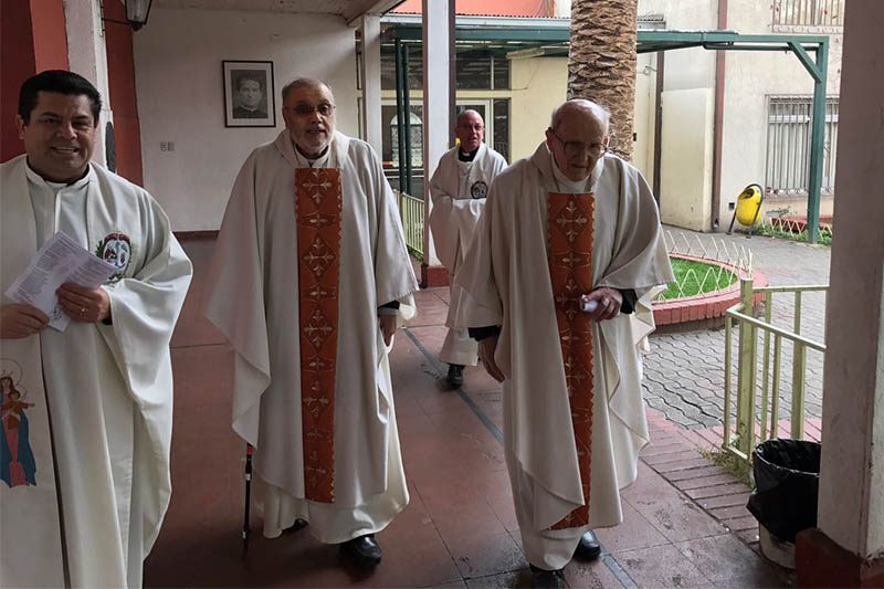 P. Mario Molina celebró 40 años de sacerdocio