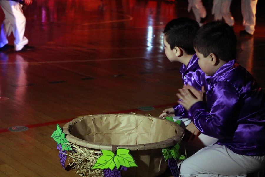 III Muestra Folclórica en el Instituto de Don Bosco de Punta Arenas