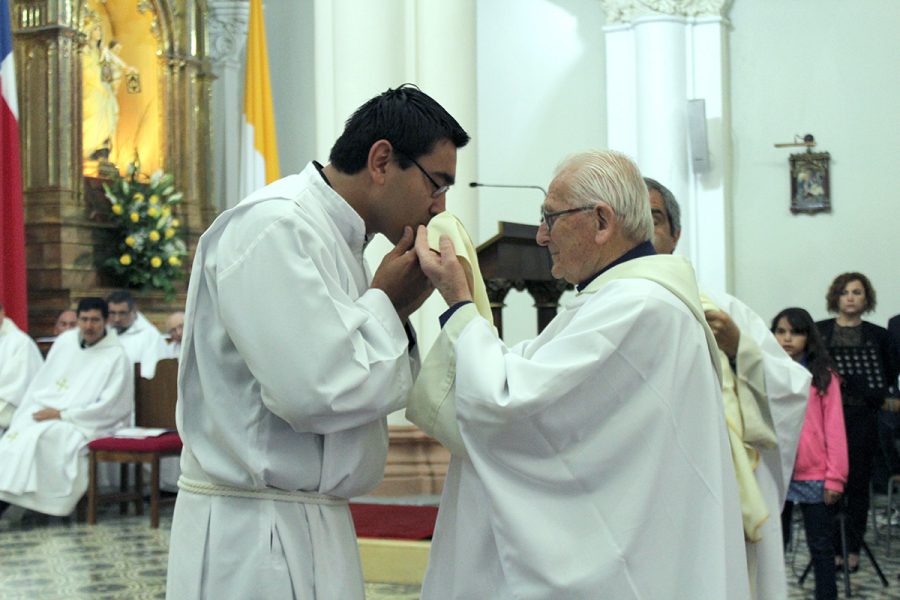 Ordenación Sacerdotal: Horas lentas para los tristes y rápidas para los contentos