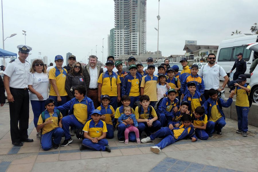 Alumnos del Colegio Don Bosco de Iquique se suman al Día Internacional de Limpieza de Playas