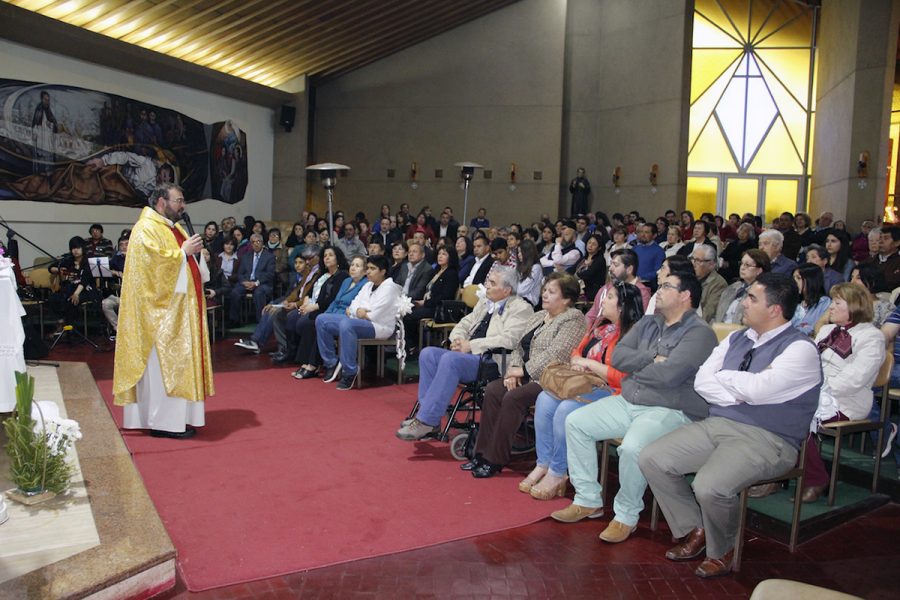 Un centenar de matrimonios renuevan sus promesas