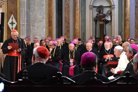 “No somos superhéroes que bajan a encontrarse con los mortales”