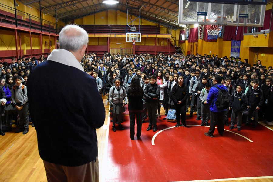 P. Basañes en Puerto Natales: “no se puede responder con fórmulas antiguas a los jóvenes de hoy”