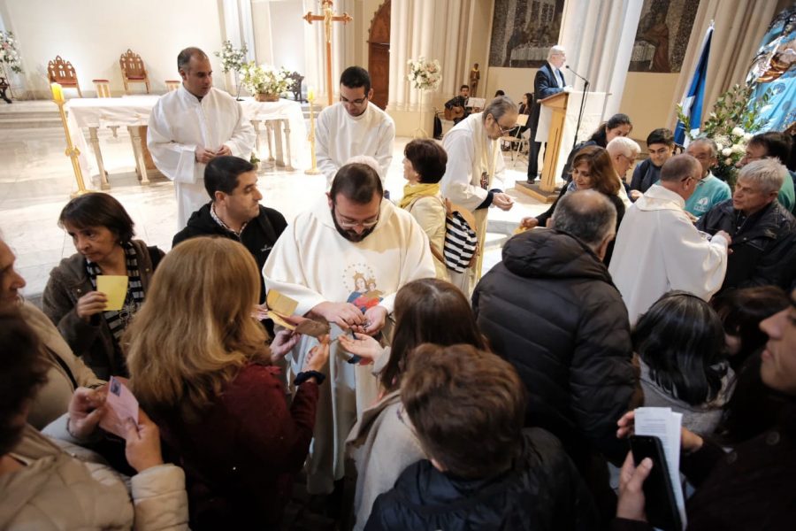 María Auxiliadora, cuida de nuestra Iglesia