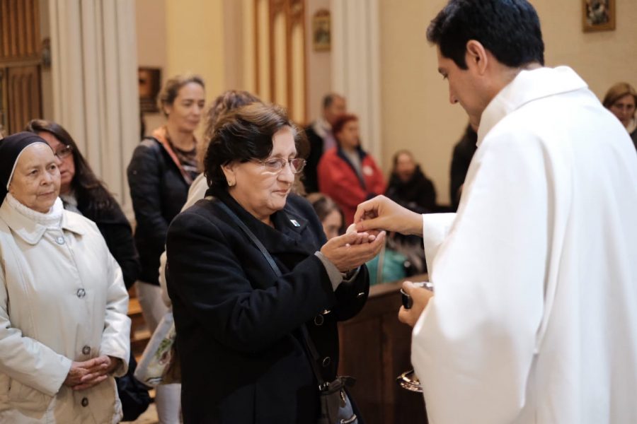 María Auxiliadora, cuida de nuestra Iglesia