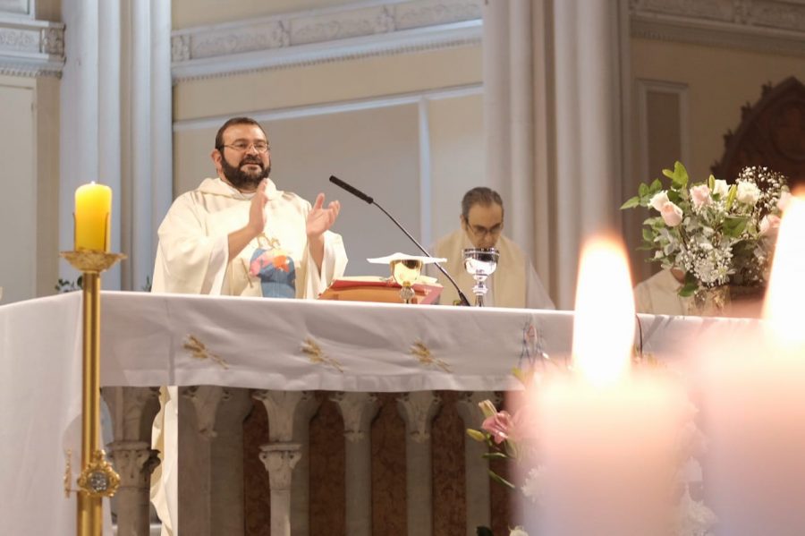 María Auxiliadora, cuida de nuestra Iglesia