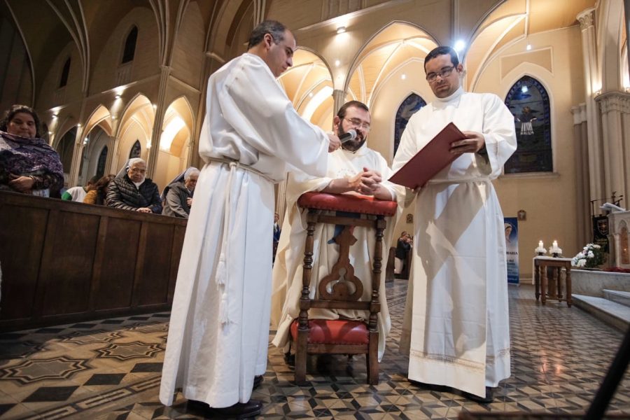 María Auxiliadora, cuida de nuestra Iglesia