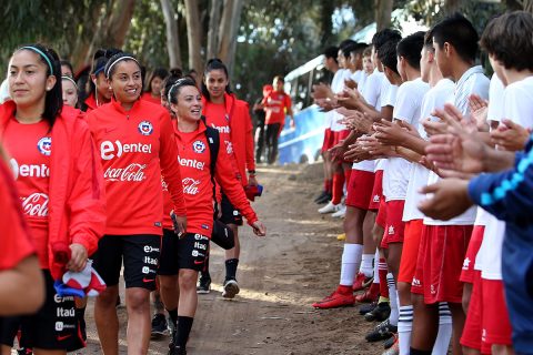 Fútbol y Femenino