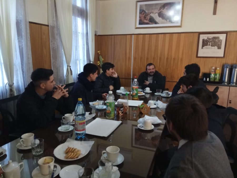 P. Carlo Lira visitó Liceo Manuel Arriarán Barros