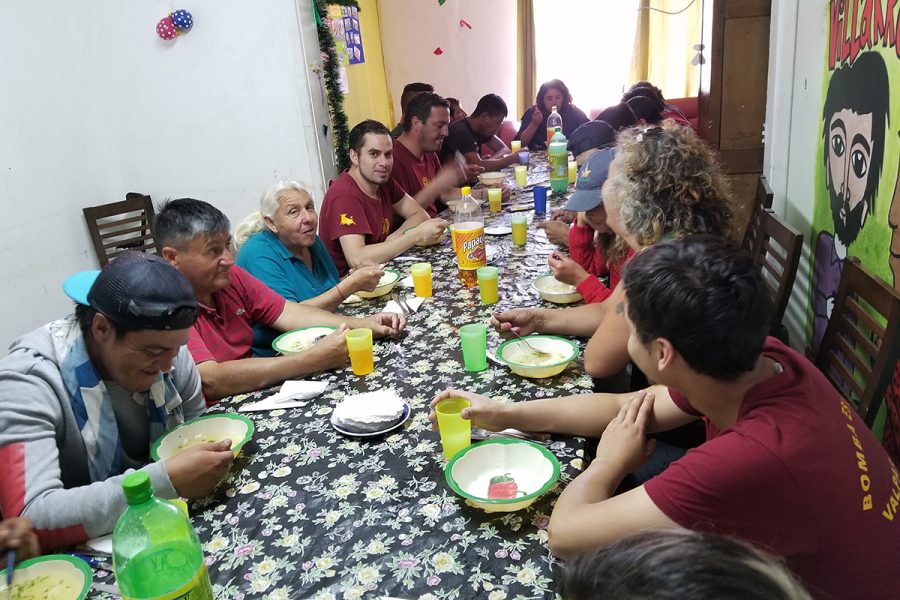 Fundación Don Bosco visita a bomberos de Valparaíso