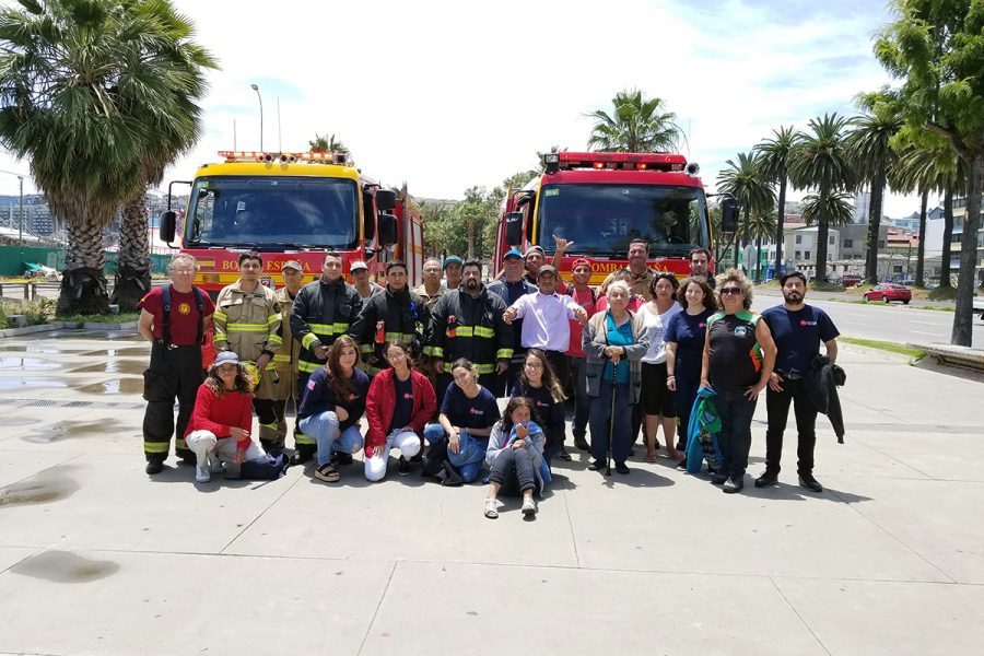 Fundación Don Bosco visita a bomberos de Valparaíso