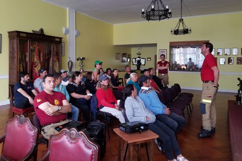 Fundación Don Bosco visita a bomberos de Valparaíso