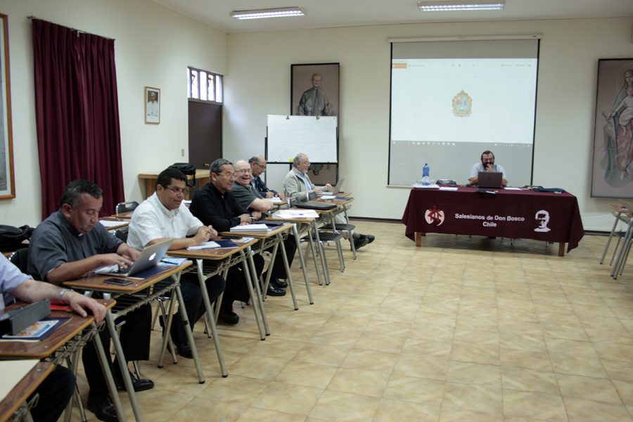 Reunión de directores: Tomar conciencia de la realidad juvenil en Chile