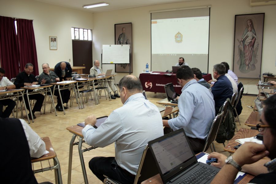 Reunión de directores: Tomar conciencia de la realidad juvenil en Chile